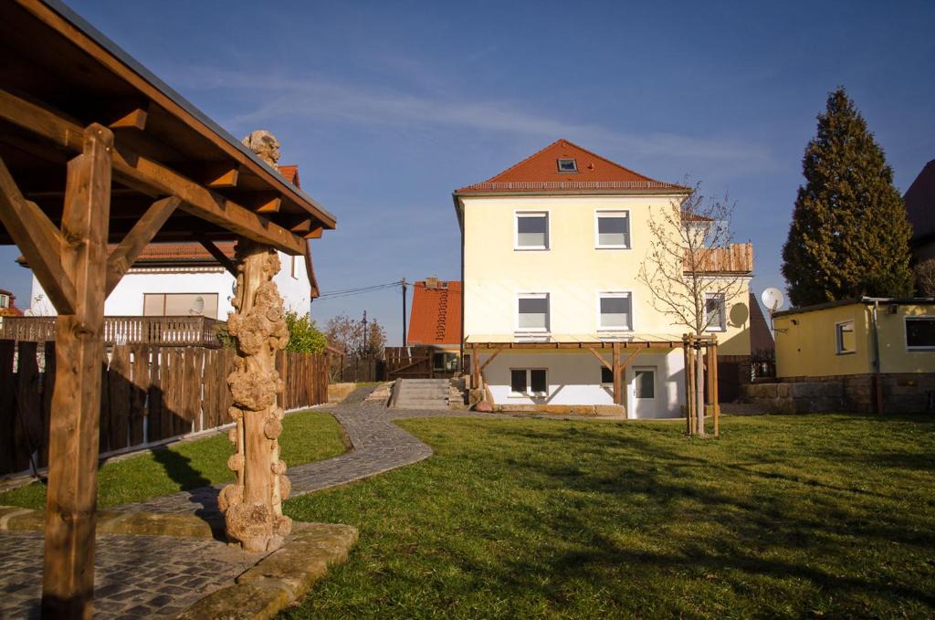 Kleinpestitz/Mockritz House | Villa Kreisel