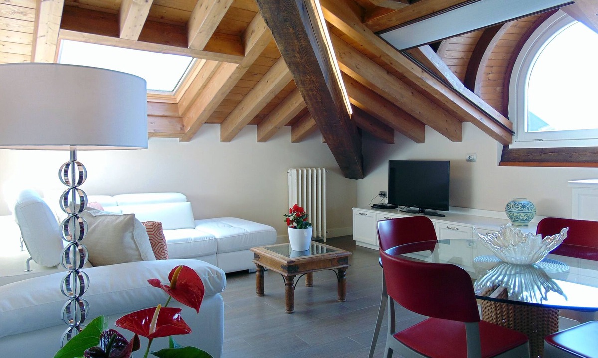 Varenna Apartment | Villa Monti: apt. Primrose