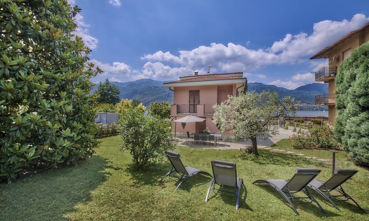 Lierna Villa | Villa 'Rosa' with Lake View, Wi-Fi and Air Conditioning
