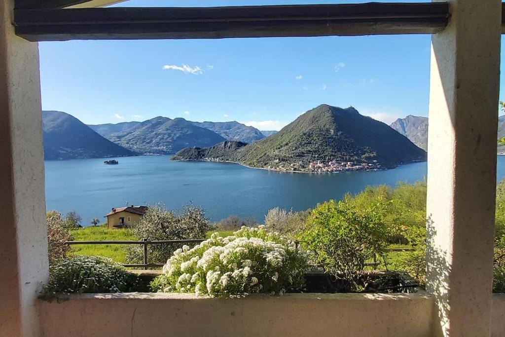 Sulzano Villa | Villa Valeriana - vista esclusiva su Monte Isola - Lago d'Iseo