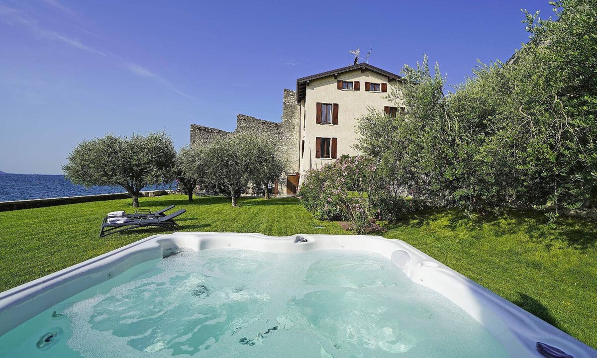 Gargnano Villa | Villa Victoria Lake front
