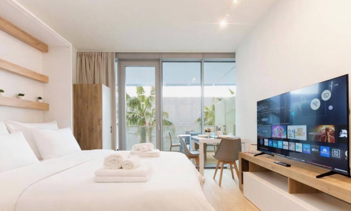 Genoa Apartment | WaterfrontLux |Studio|A/C|Parking|GYM| By Til