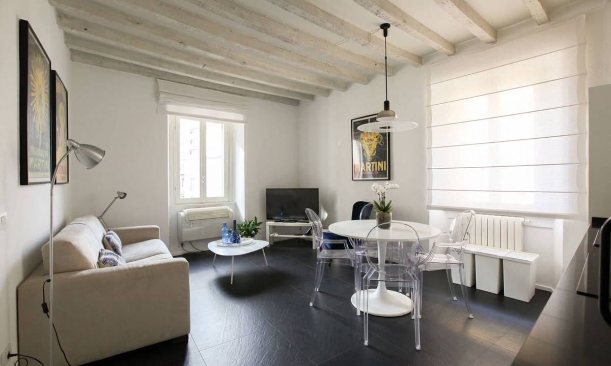 Porta Garibaldi Apartment | White and Blue Suite