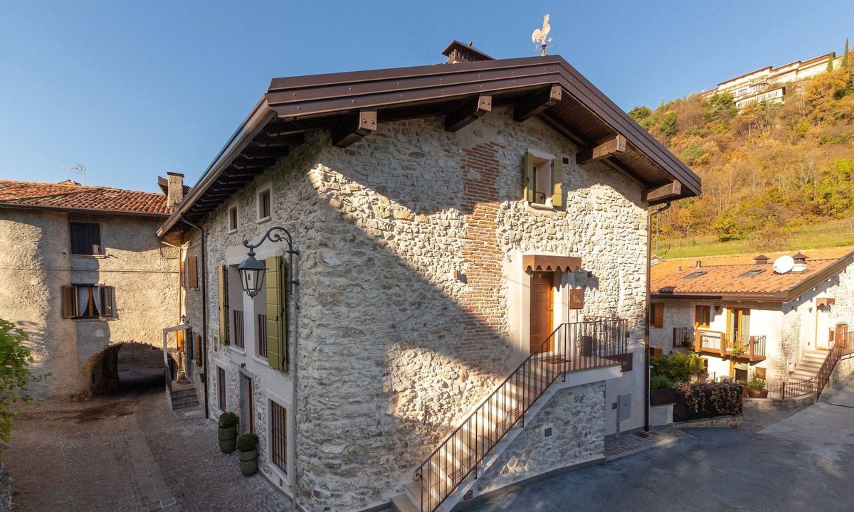 Voltino Apartment | Wohnung in Voltino mit Privatparkplatz by Interhome