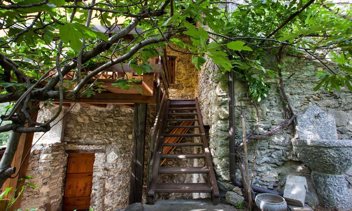 Dazio House | Wonderful private villa for 4 guests with hot tub, WIFI, terrace and pets allowed