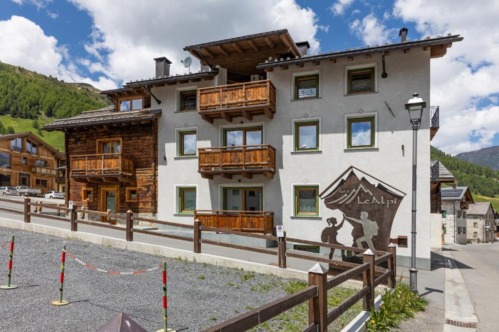 San Rocco Apartment | Wood Mountain Planet Suite House
