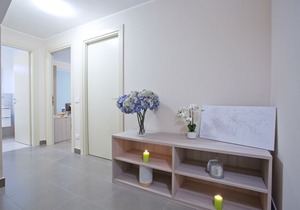 Ample space for to 8 guests, luxury interior with enviable lake views