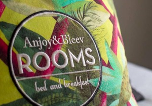 Anjoy & Bleev Rooms | HIPPO | Deluxe king size bedroom