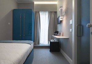 Anjoy & Bleev Rooms | OWL | Queen French bed room