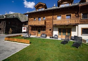 Apartment 'Rasia Residence Relax' with Mountain View, Shared Garden and Wi-Fi