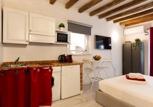 Casa Vittoria - ISOLA District