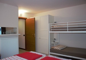 Colico: villatrecariole x 4 adults + 1 baby with pool, mountain and lake view
