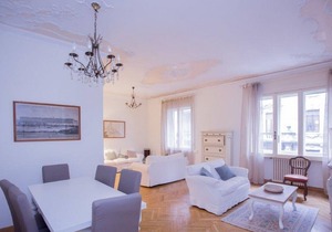 Cozy five-room apartment located in the historic area of Moscova