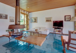 Detached villa with garden a short distance from the lake