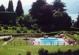 Farfalla 2 apartment with lake view and pool