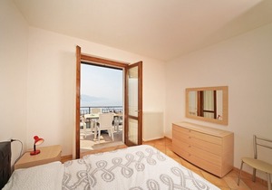 Infinity: big apartment with lake view