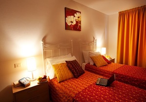 Lake view garden home sleeps 6 guests with use of pool, sauna & jacuzzi