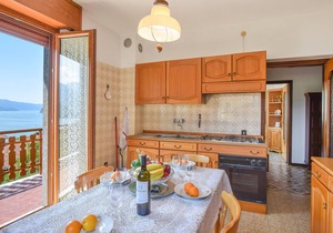 Lovely apartment in Riva di Solto