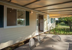 Modern furnished chalet with AC, 4km from Sirmione