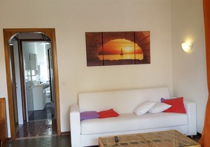 PRETTY HOUSE A FEW METERS FROM THE ROMANTIC BEACH OF MANERBA D GARD