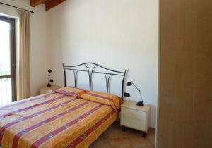 Residence Garden: Three-room apartment with balcony and lake view