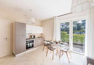 Residenza Miralago with pool - One-bedroom Apartment with city view
