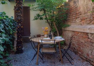 Secret garden in the heart of Isola