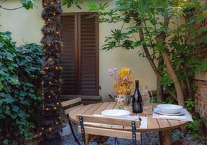 Secret garden in the heart of Isola