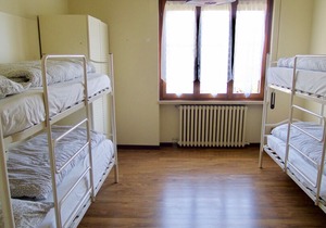 SINGLE VILLA WITH GARDEN AND PRIVATE PARKING