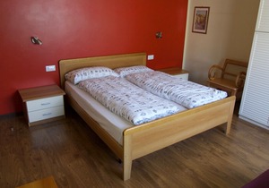 SINGLE VILLA WITH GARDEN AND PRIVATE PARKING