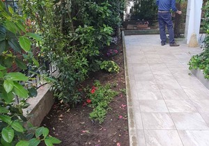 Spacious apartment in detached cottage with lovely garden