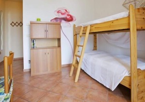 Tastefully furnished 1-room apartment with sea garden and beach