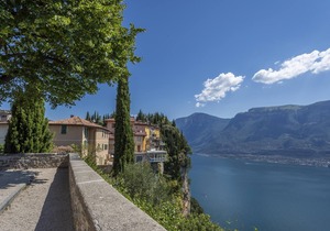 With a balcony, lake view and pool – Apartment Elka 8