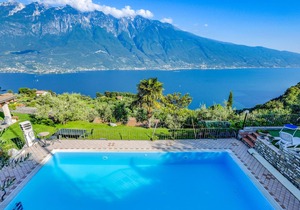 With a panoramic view and pool – Apartment Elka 7
