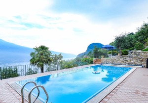 With spectacular lake view and pool – Apartment Elka 6