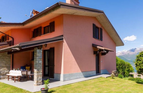 Colico House | 100 m² House ∙ 2 bedrooms ∙ 6 guests