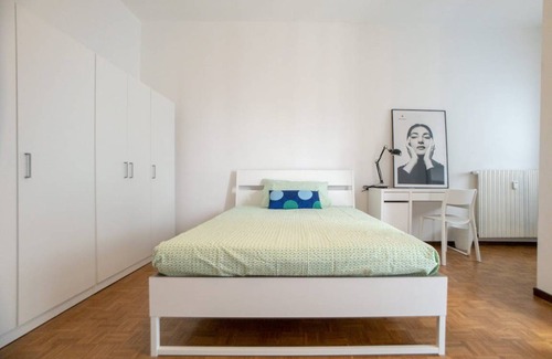 Cologno Monzese Other | 160 m² Shared room ∙ 1 bedroom ∙ 1 guest