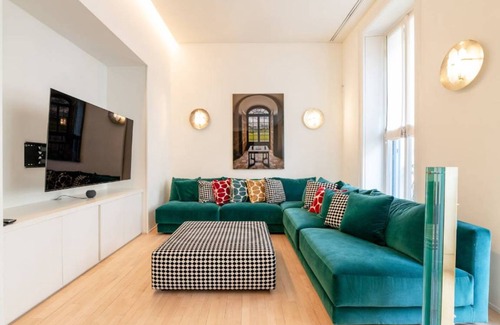 Tricolore Apartment | 200 m² Apartment ∙ 3 bedrooms ∙ 5 guests