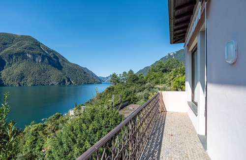 Cressogno House | 200 m² House ∙ 3 bedrooms ∙ 6 guests