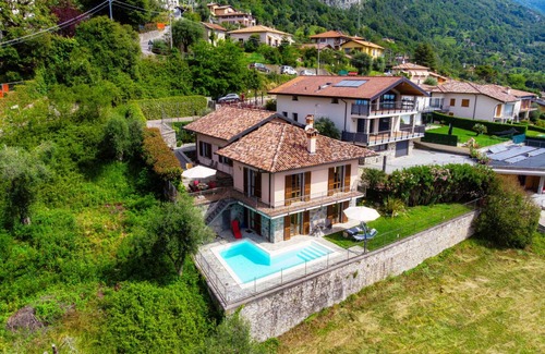 Azzano Villa | 206 m² Villa ∙ 3 bedrooms ∙ 6 guests
