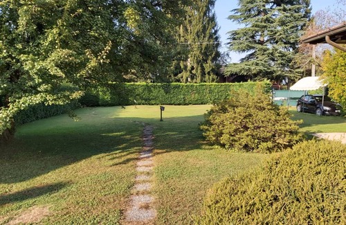 Travedona-Monate House | 250 m² House ∙ 4 bedrooms ∙ 8 guests