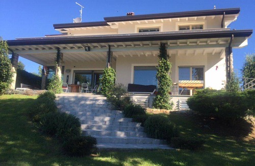 Esmate House | 280 m² House ∙ 4 bedrooms ∙ 8 guests