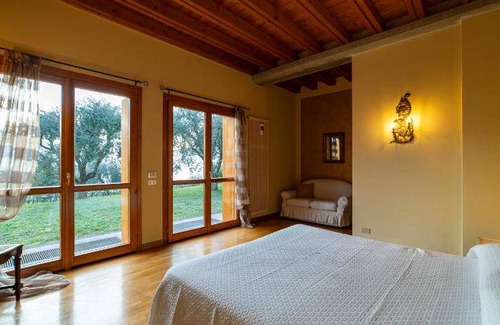 Sale Marasino House | 300 m² House ∙ 3 bedrooms ∙ 8 guests