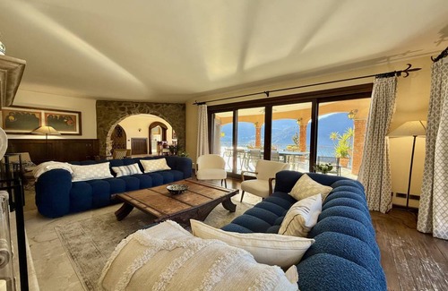 Cressogno Resort | 400 m² Luxury rental ∙ 8 bedrooms ∙ 16 guests