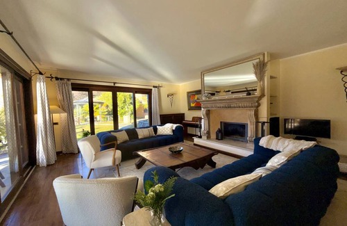 Cressogno Resort | 400 m² Luxury rental ∙ 8 bedrooms ∙ 16 guests