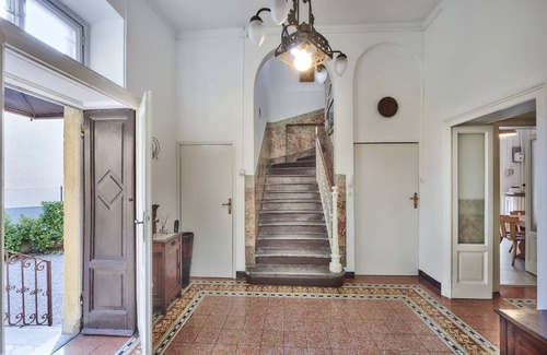 Mandello del Lario Villa | 450 m² Villa ∙ 5 bedrooms ∙ 8 guests