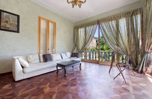 Dizzasco Villa | 450 m² Villa ∙ 3 bedrooms ∙ 5 guests