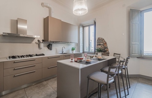 Como Apartment | [5 min Historic Center] Luxury White Lotus Mansion