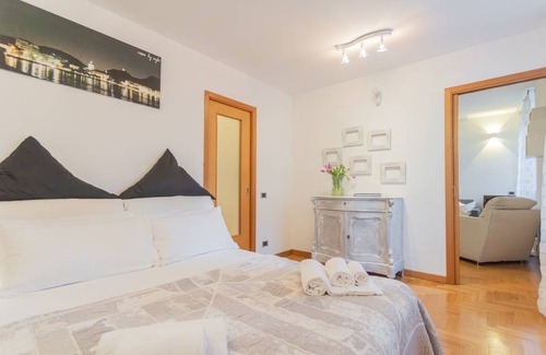 Como City Centre Apartment | 60 m² Apartment ∙ 1 bedroom ∙ 4 guests