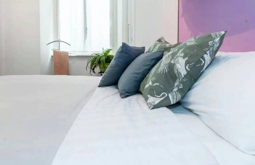 Como City Centre Apartment | 60 m² Apartment ∙ 1 bedroom ∙ 4 guests